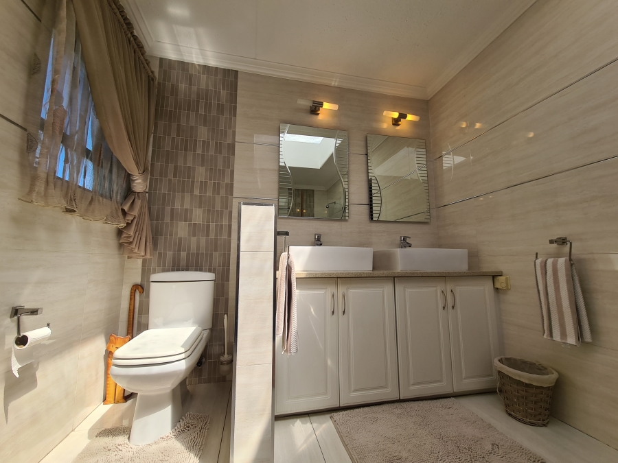5 Bedroom Property for Sale in Maraldi Estate Free State